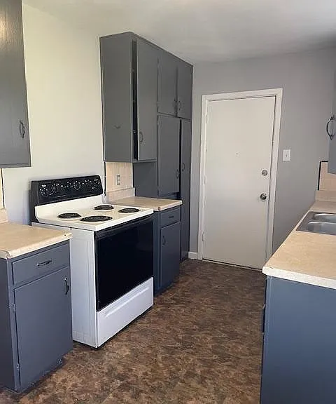 219 Nash Blvd — Photo 4