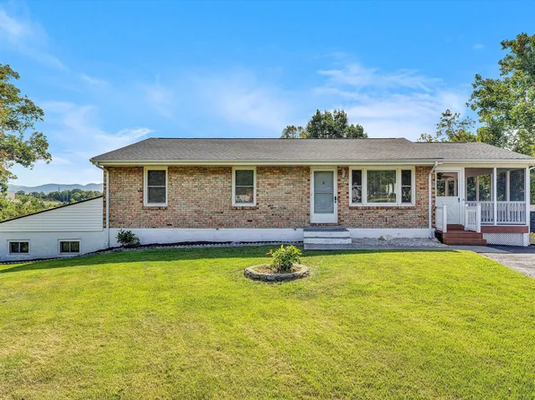 144 Lenox Cir, Roanoke, VA 24019