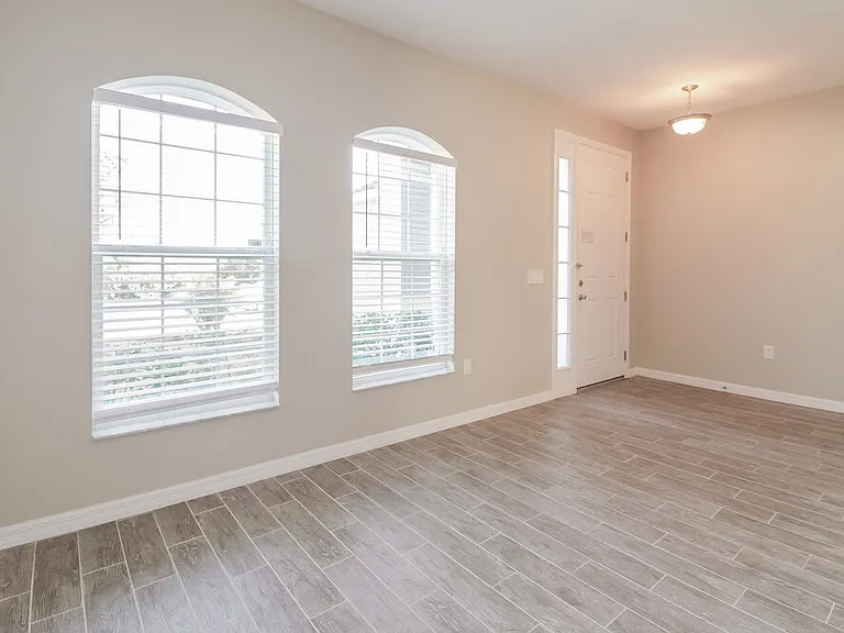 4850 Grand Vista Ln — Photo 3