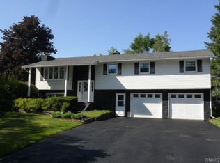 20 Wallace Rd, Phoenix, NY 13135