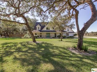 202 Garcitas Grv, Inez, TX 77968