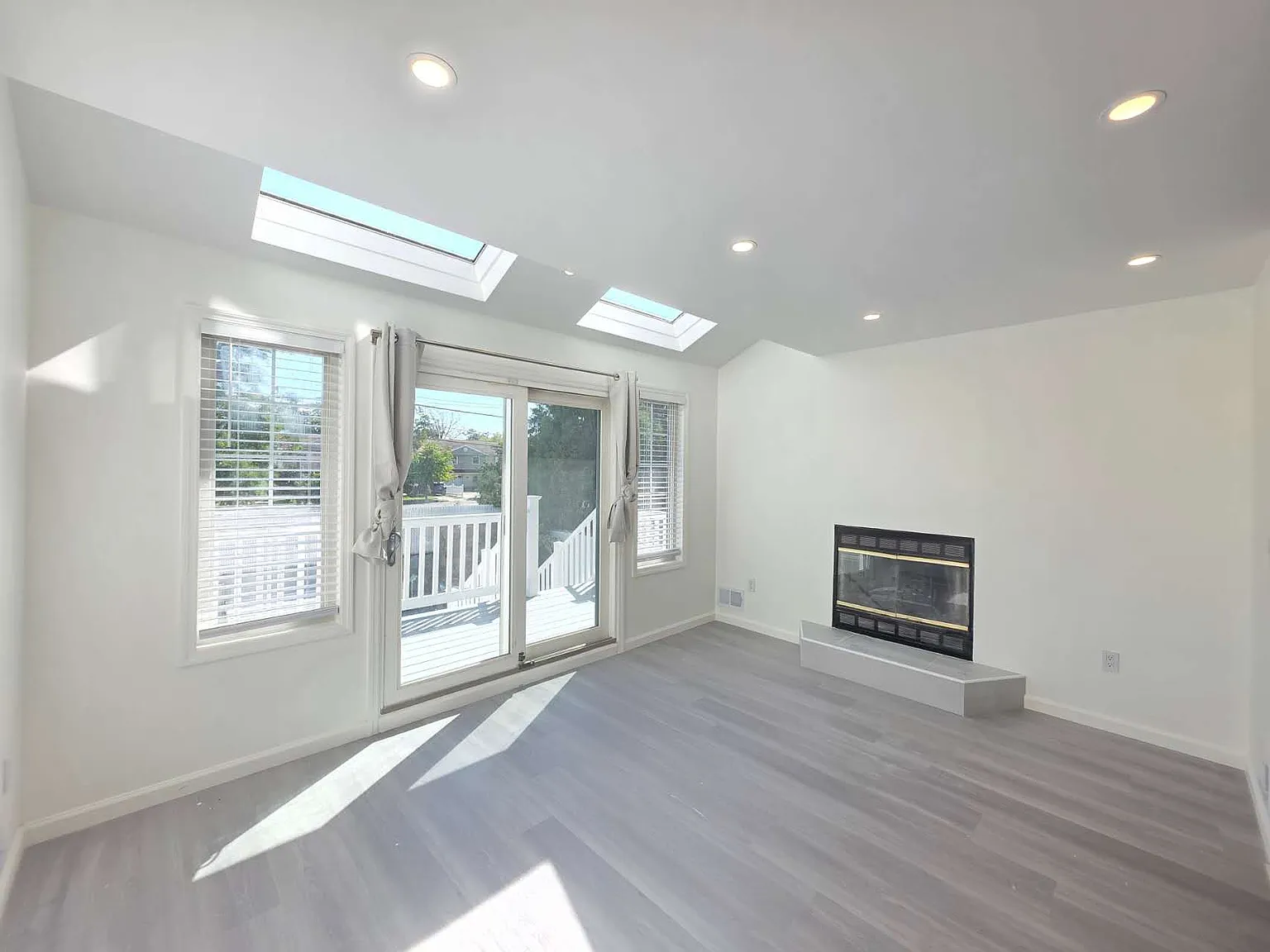 3 bed, 2.5 bath, 1800 sqft, $3,800 — Photo 4