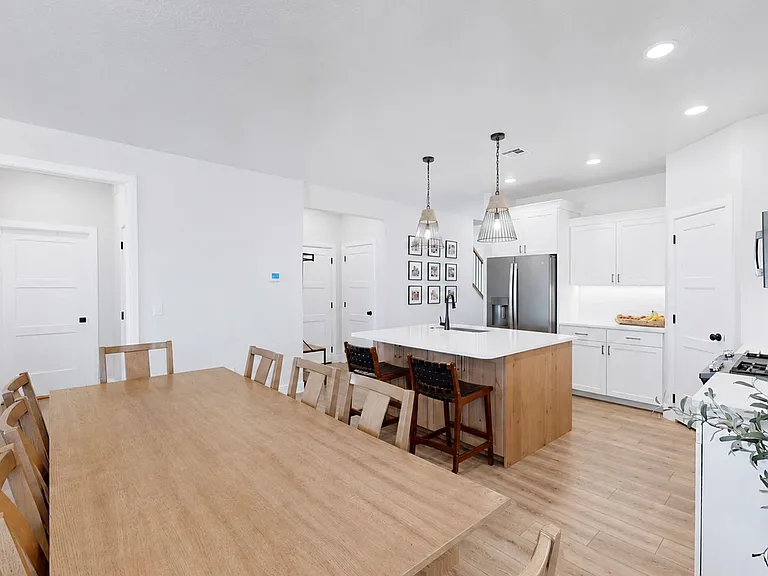1127 E 4240 N — Photo 11