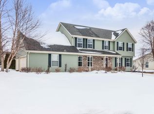 417 Augusta Dr, Mukwonago, WI 53149