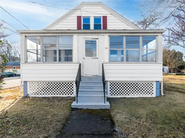 76 Tiogue Ave, West Warwick, RI 02893