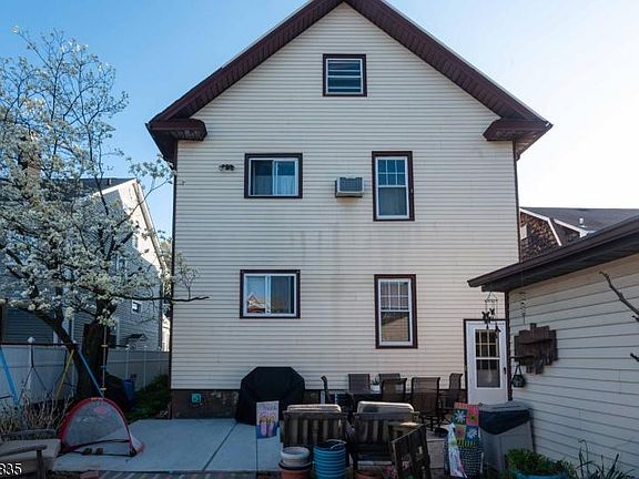 2nd image of 615-617 Bailey Ave