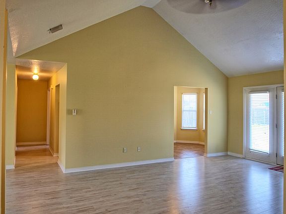 4th image of 8708 Live Oak Ave