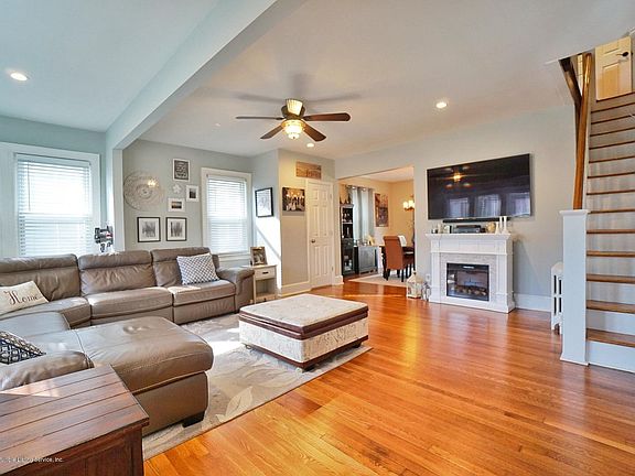 5th image of 261 Prescott Ave