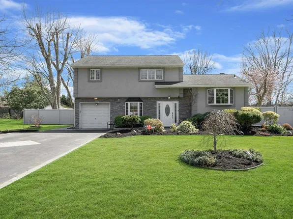 18 Jordan Court, Dix Hills, NY 11746