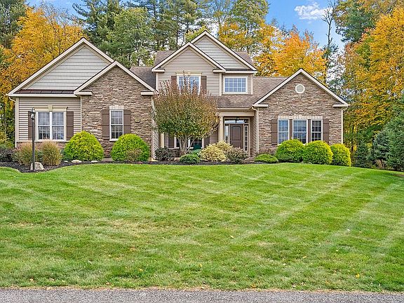 3rd image of 104 Twenty West Dr