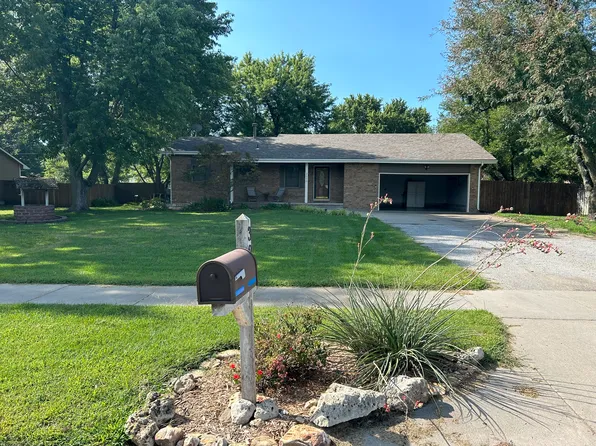 325 E Rosewood St, Rose Hill, KS 67133