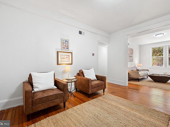 3rd image of 116 6th St NE APT 105