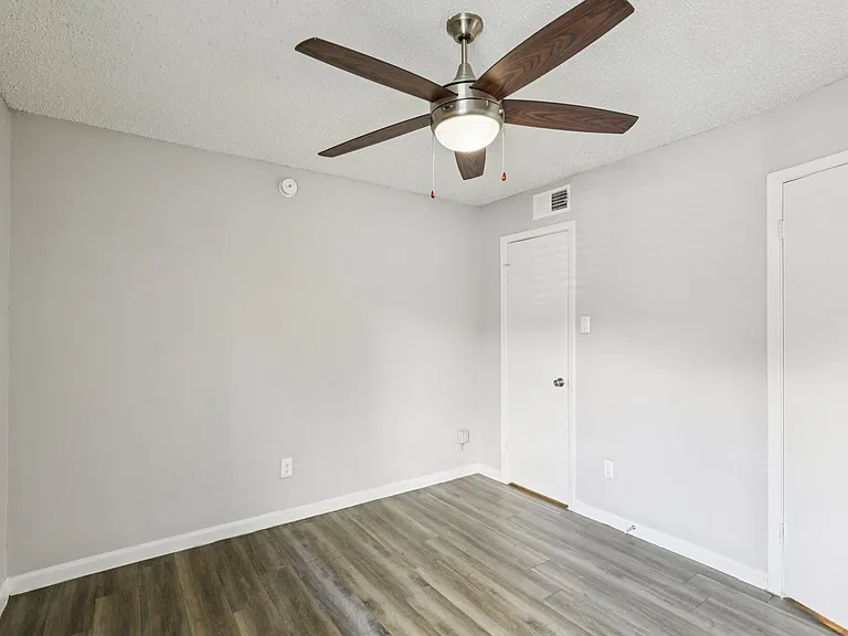 Claro Court Apartments — Photo 14