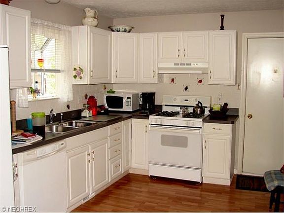 4th image of 961 Bristol Ln