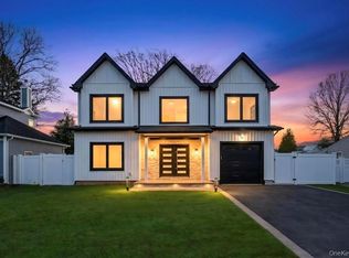 26 Fieldstone Drive, Syosset, NY 11791