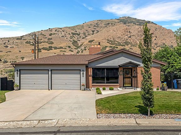 2nd image of 3371 E Larchmont Dr