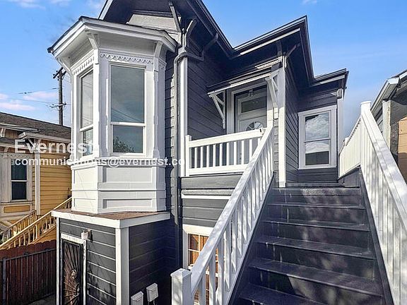 2nd image of 905 Pine St