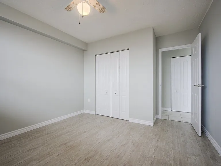 40 Mohawk Rd E — Photo 12