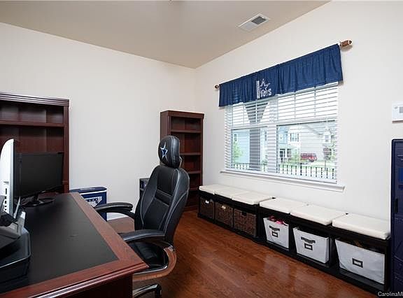 2nd image of 1430 Tomkins Knob Dr
