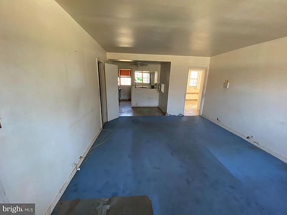 2nd image of 201 N George Mason Dr APT 3