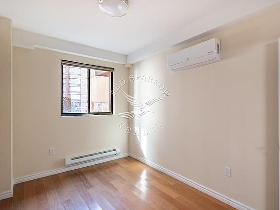 4th image of 402 W 50th St #7R