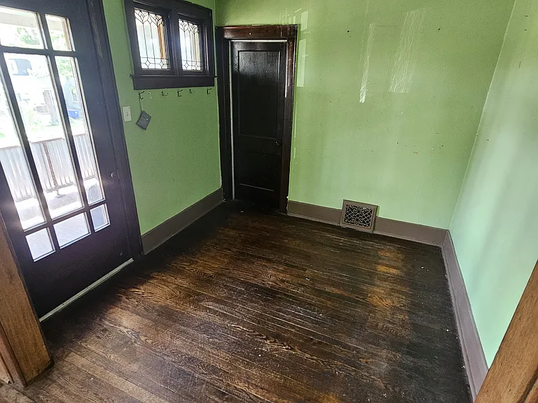 567 Hague St #567 — Photo 3