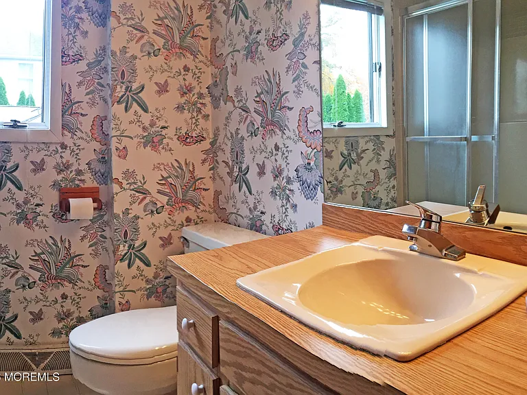 416 Salem Ave — Photo 11