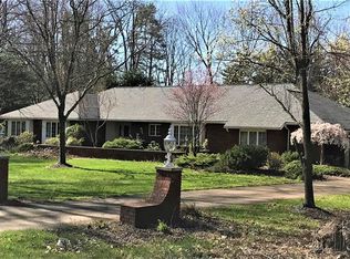 110 Fairway Dr, New Castle, PA 16105