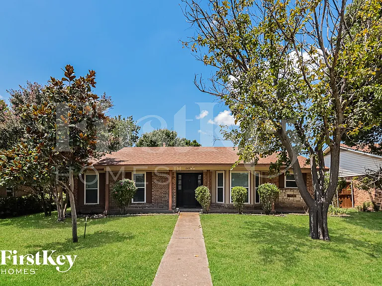 1309 Monterrey Dr — Photo 1
