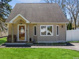 76 Maplewood Ave, Selden, NY 11784