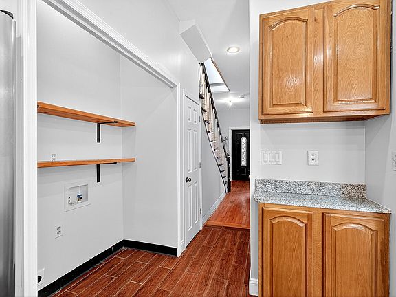 4th image of 99 Jewett Ave
