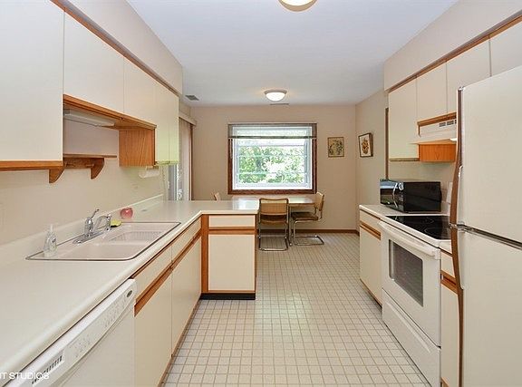 4th image of 208 Brookside Ln Unit C