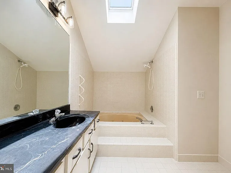 83 Sayre Dr — Photo 14