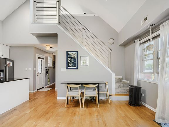 4th image of 1429 W Fillmore St APT 3
