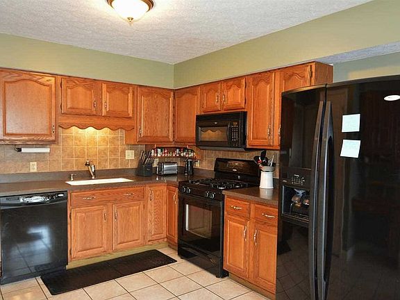 3rd image of 4122 Forest Green Dr