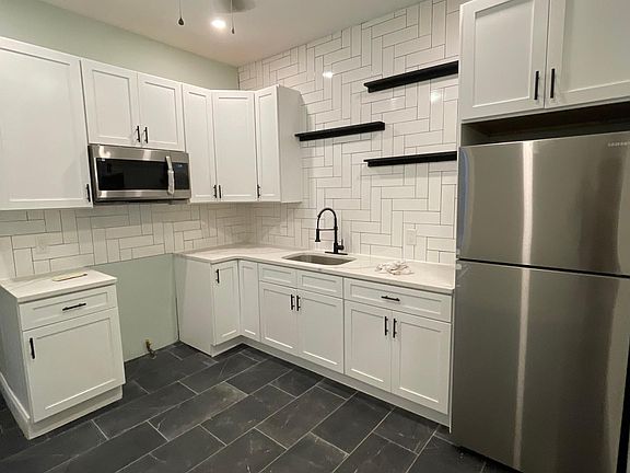 3rd image of 3322 W Cumberland St