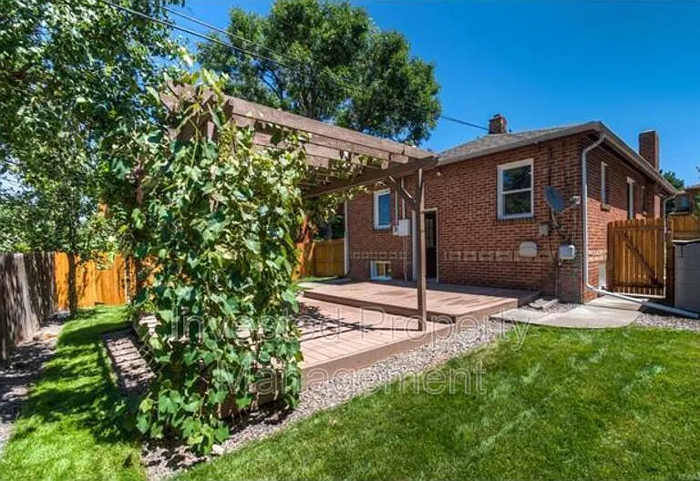 2063 S Pearl St — Photo 23