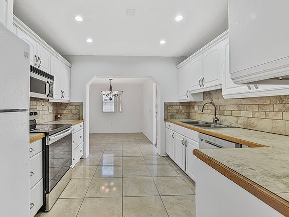 5th image of 2335 NW 81st Avenue