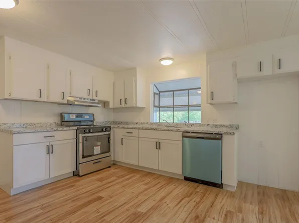3041 Fm 671, Luling, TX 78648