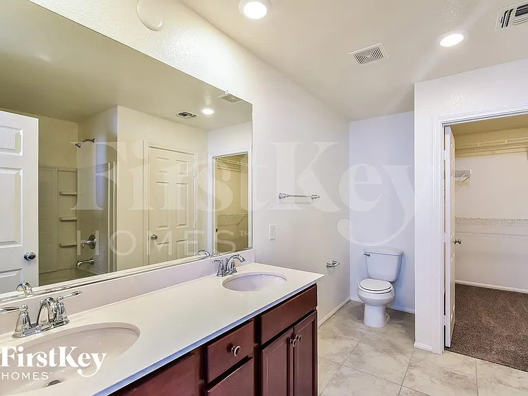 1106 E Dorrell Ln — Photo 11