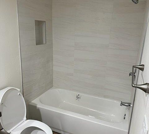 4th image of 5207 Huntington Dr N #F