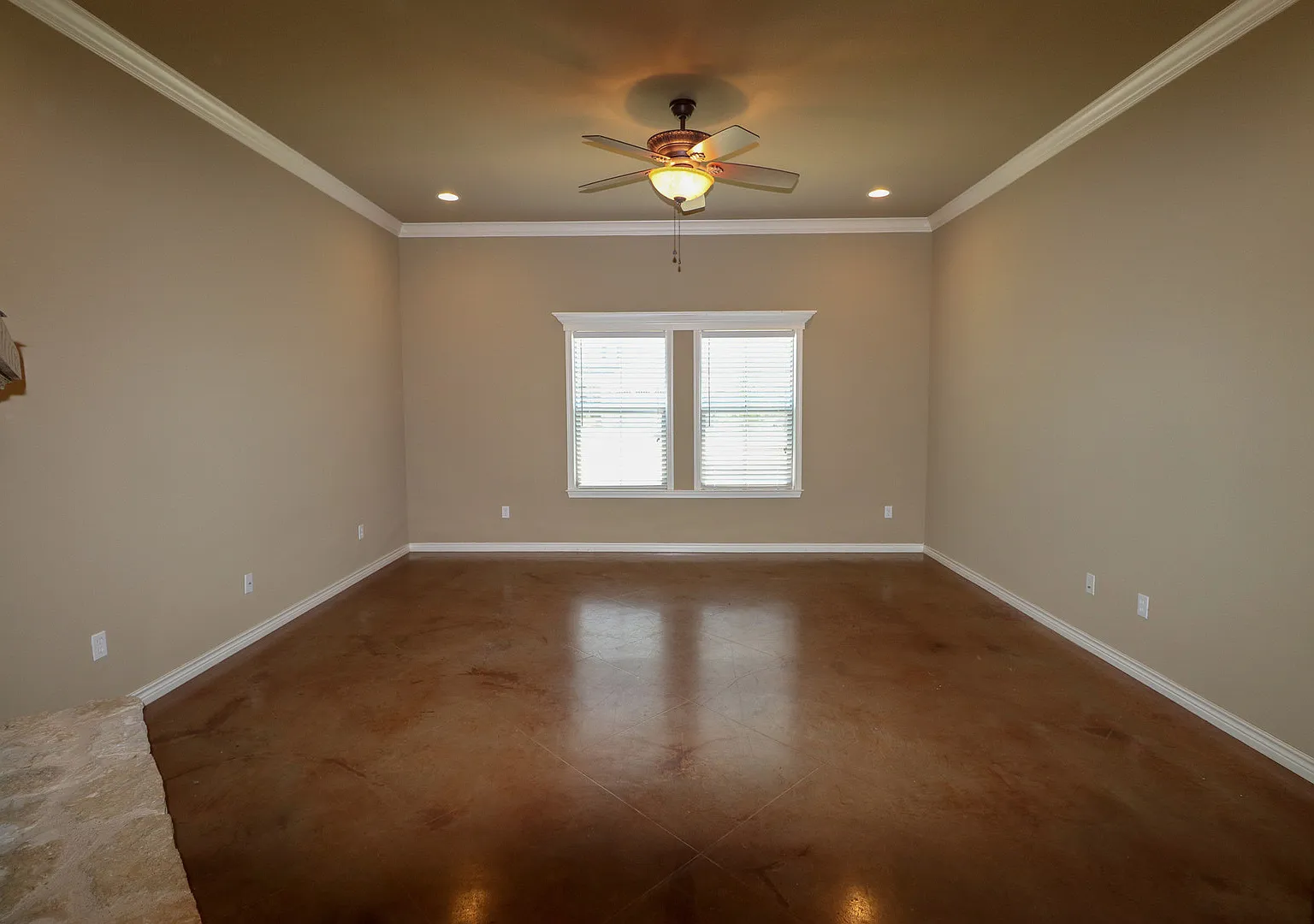 Available Now: 4 bedroom house — Photo 1