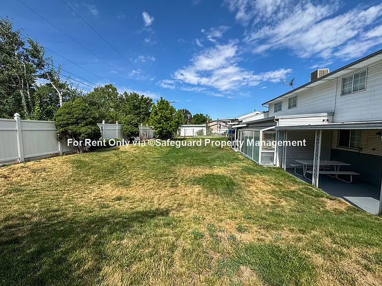 1906 E Jeremy Ct — Photo 22