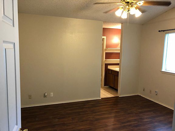 5th image of 8812 Pineridge Dr
