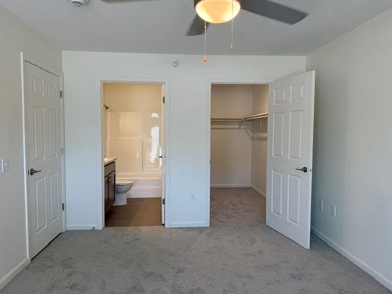 Cottonwood Creek Apartments — Photo 24