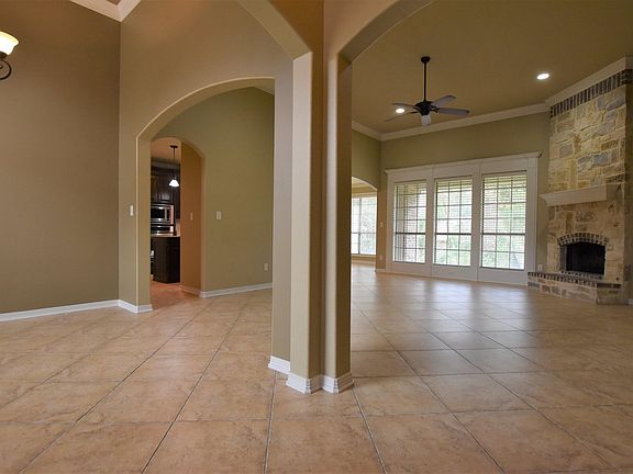 4th image of 713 Bentley Ct