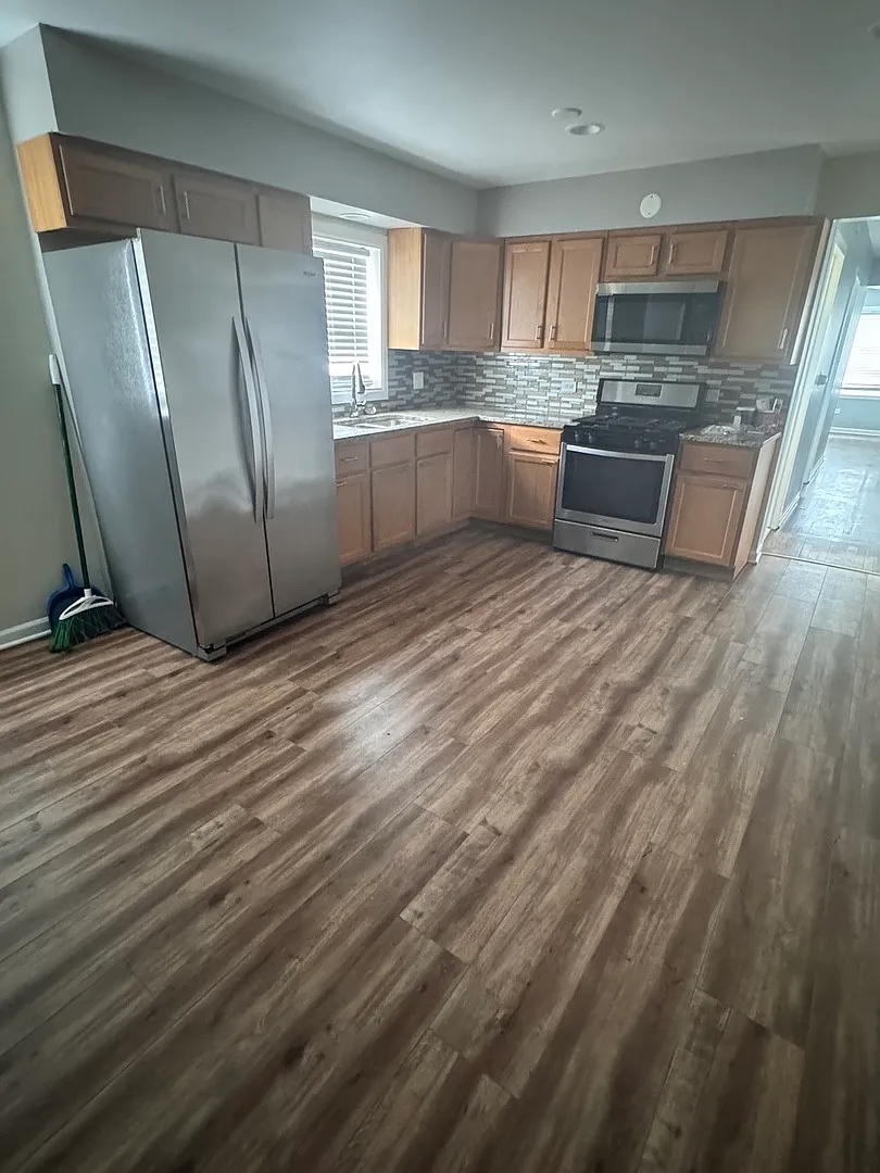 1021 S 16th Ave — Photo 2