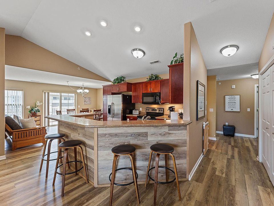 1st image of 670 E Lake Ave #207