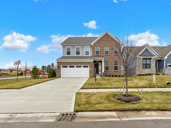 5576 Hobart Ct, West Bloomfield, MI 48322