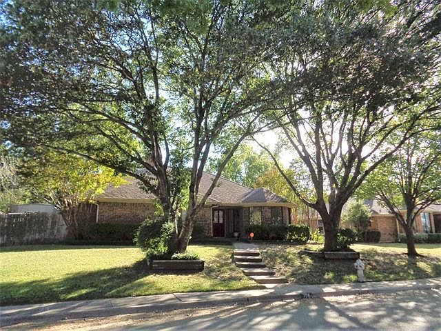 1st image of 704 Heather Knoll Dr